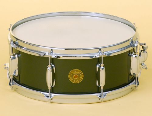 Snare drum pictured with Cadillac Green lacquer finish close up